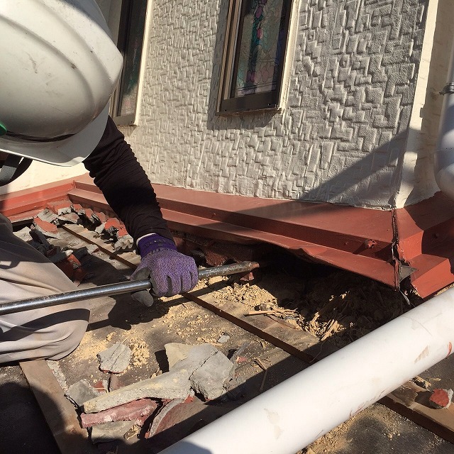 下屋根を丁寧に解体